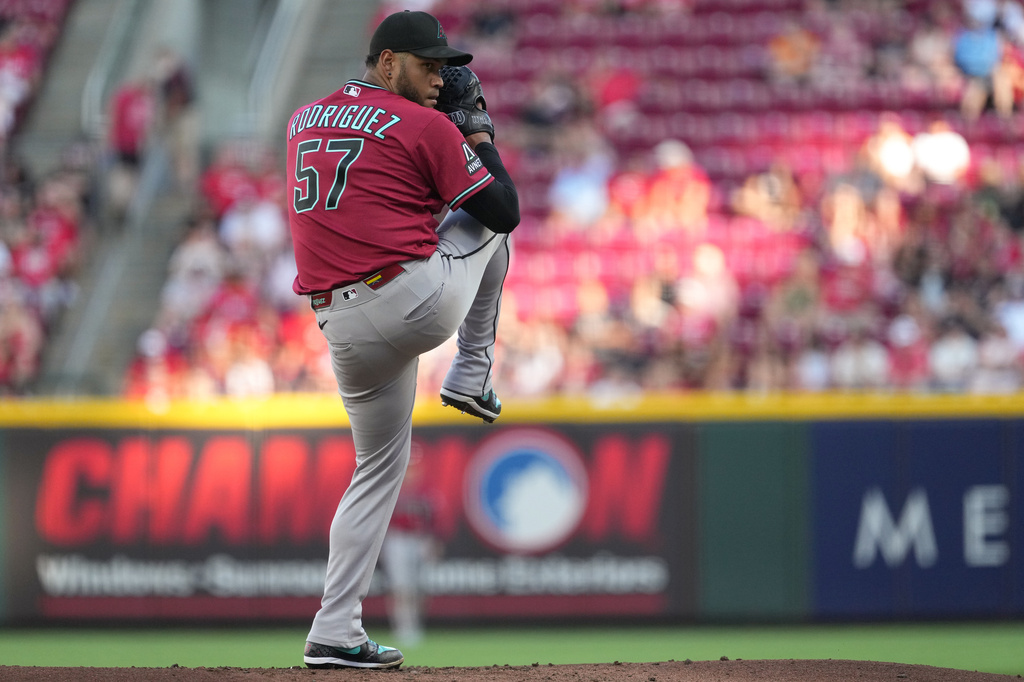 Arizona Diamondbacks pitcher Eduardo Rodriguez winds up to deliver during the first inning of a baseball game against the Cincinnati Reds, Friday, June 12, 2026, in Cincinnati. (AP Photo/Kareem Elgazzar)