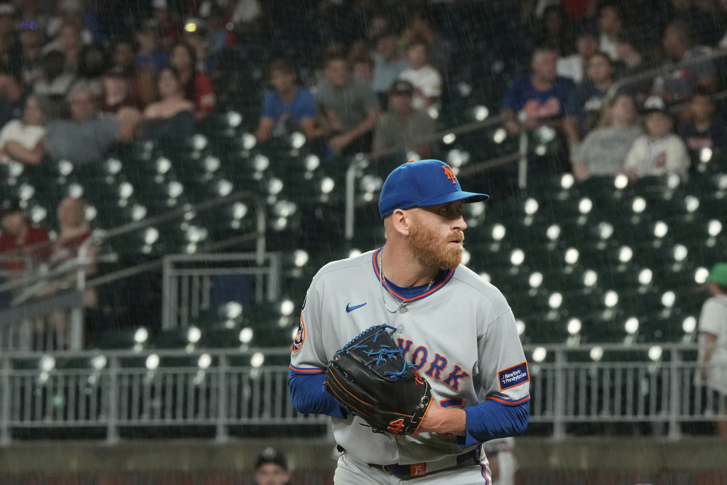 New York Mets pitcher Reed Garrett (75) delivers in the ninth inning of a baseball game against the Atlanta Braves, Friday, Aug. 22, 2025, in Atlanta. (AP Photo/Brynn Anderson)
