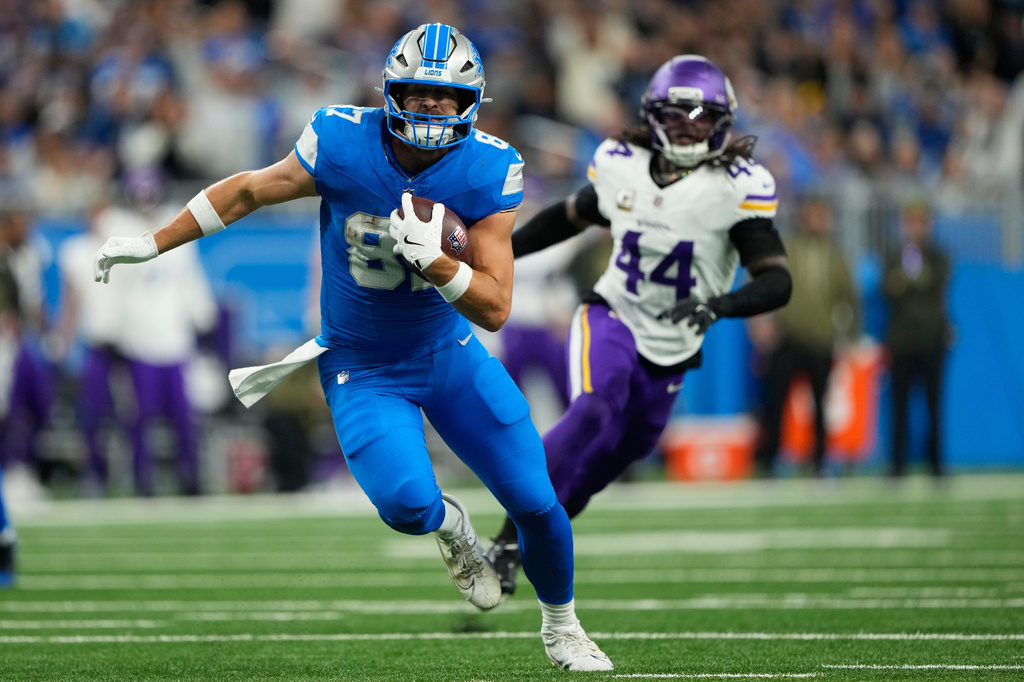 FILE - Detroit Lions tight end Sam LaPorta (87) runs to score a touchdown during the first half of an NFL football game against the Minnesota Vikings, Nov. 2, 2025, in Detroit. (AP Photo/Ryan Sun, File)