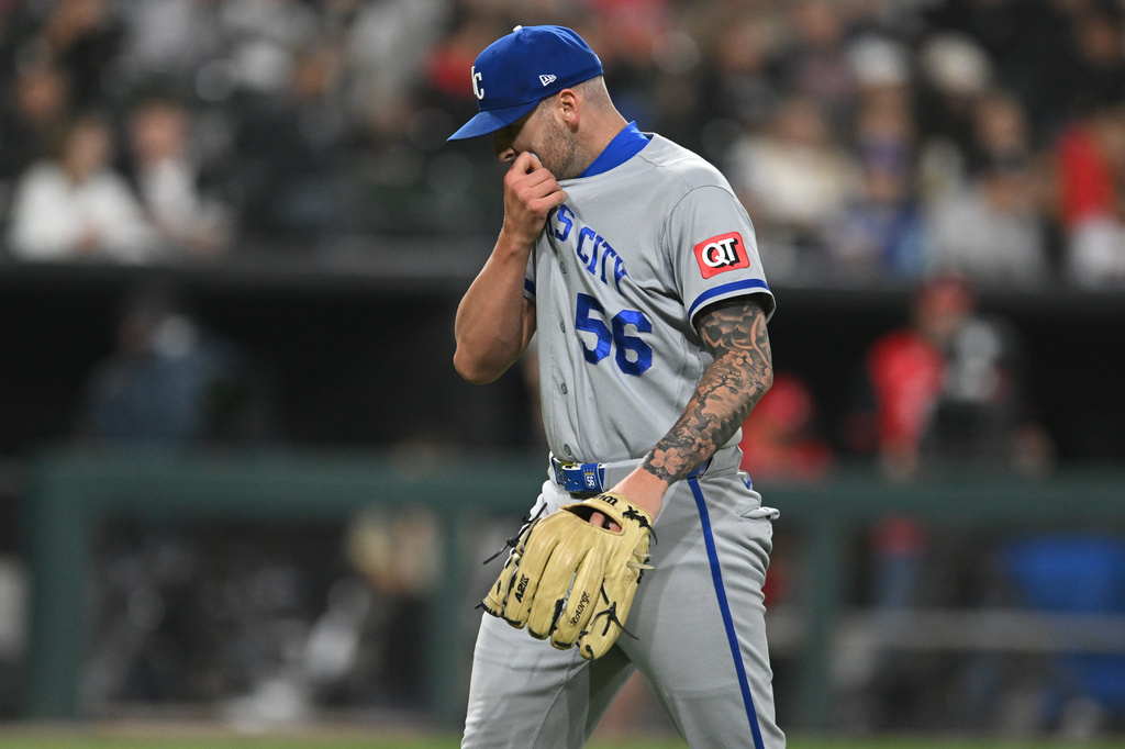 Kansas City Royals relief pitcher Alex Lange reacts while walking to the dugout after being pulled from the game during the seventh inning of a baseball game against the Chicago White Sox in Chicago, Friday, June 26, 2026. (AP Photo/Paul Beaty)
