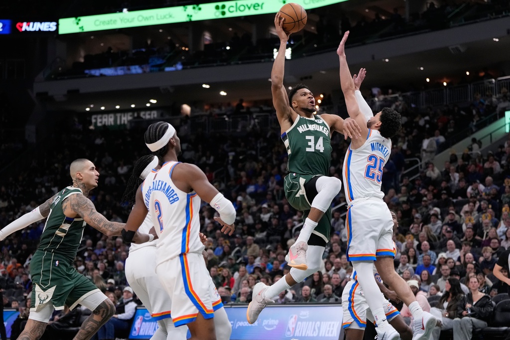 Milwaukee Bucks' Giannis Antetokounmpo shoots past Oklahoma City Thunder's Ajay Mitchell during the second half of an NBA basketball game Wednesday, Jan. 21, 2026, in Milwaukee. (AP Photo/Morry Gash)