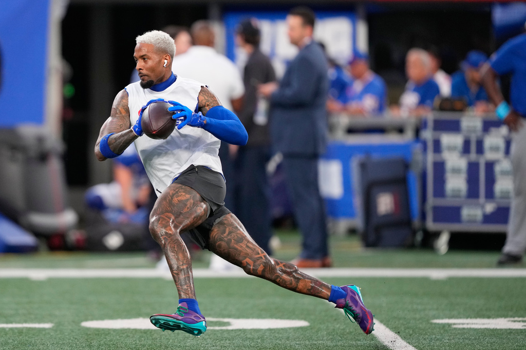 New York Giants wide receiver Odell Beckham Jr. works out prior to an NFL football game against the Dallas Cowboys, Sunday, Sept. 13, 2026, in East Rutherford, N.J. (AP Photo/Yuki Iwamura)
