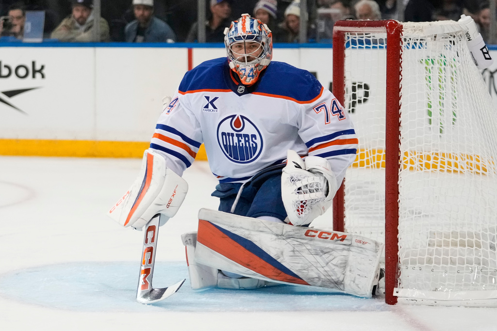 Edmonton Oilers goaltender Stuart Skinner (74) protects the net during the second period of an NHL hockey game against the New York Rangers Tuesday, Oct. 14, 2025, in New York. (AP Photo/Frank Franklin II)