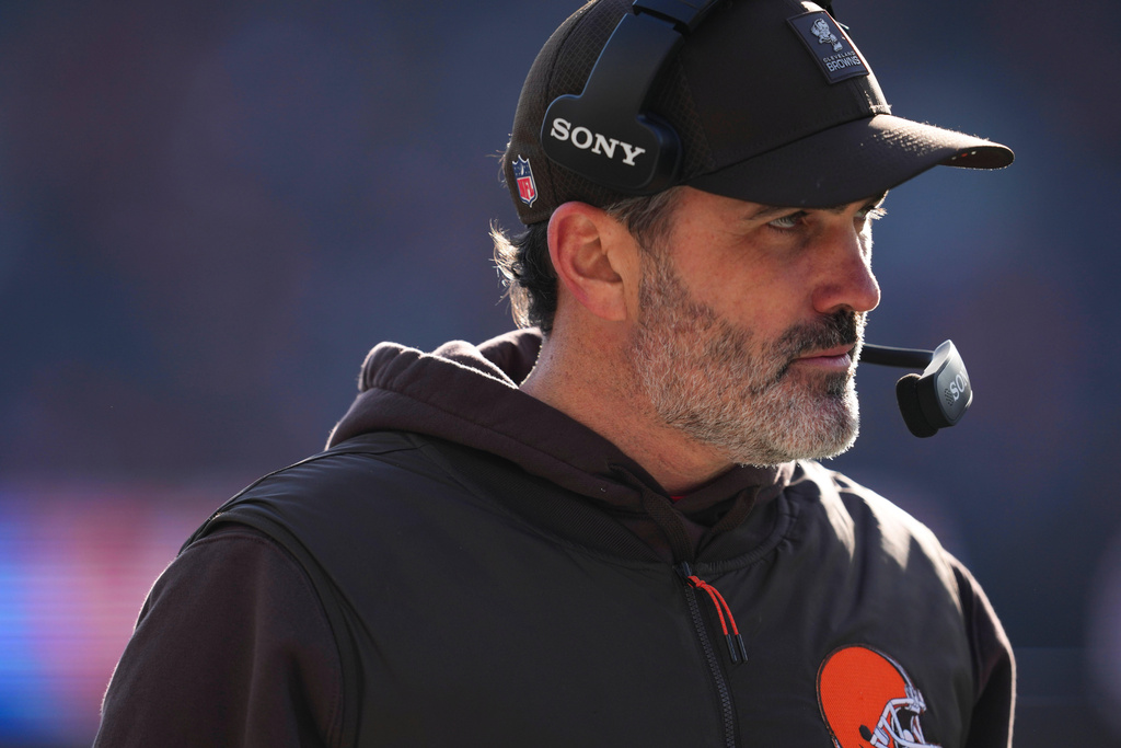 FILE - Cleveland Browns head coach Kevin Stefanski reacts during an NFL football game against the Cincinnati Bengals, Jan. 4, 2026, in Cincinnati. (AP Photo/Jeff Dean, File)