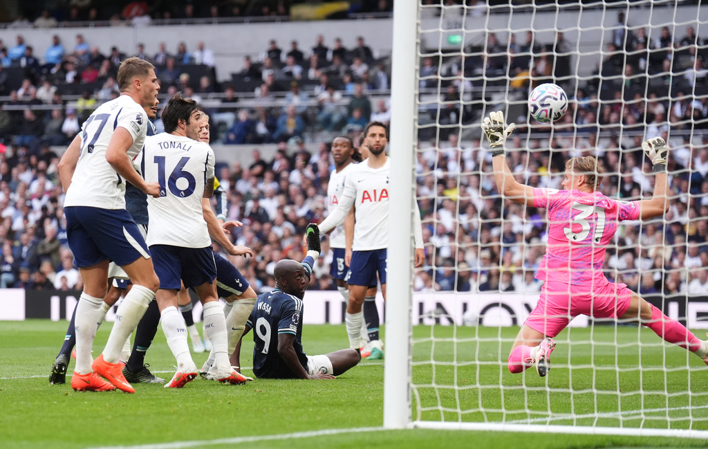 Newcastle United's Yoane Wissa scores their side's second goal during the British Premier League soccer match between Newcastle United and Tottenham Hotspur, in London, Saturday Aug. 29, 2026. (John Walton/PA via AP)