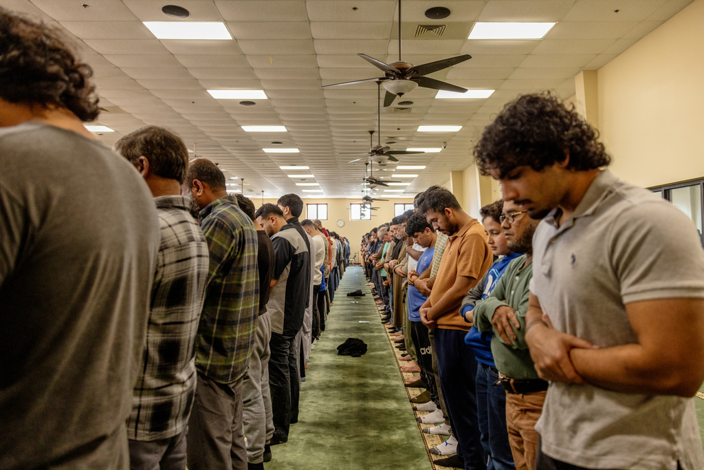 People pray at the Islamic Society of Tulsa, Friday, Feb. 13, 2026, in Tulsa, Okla. (AP Photo/Brittany Bendabout)