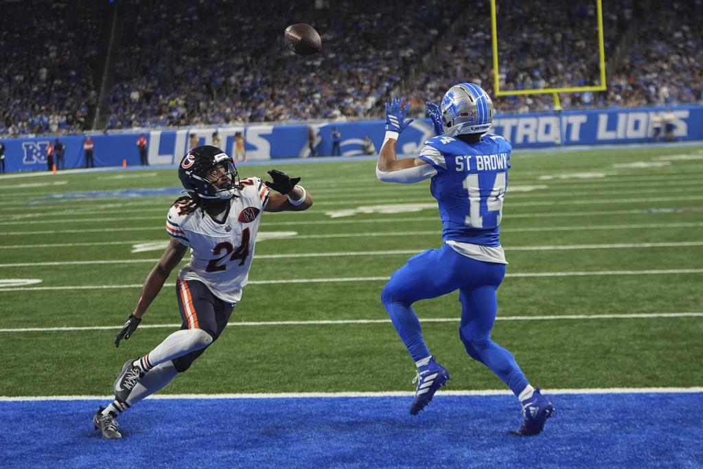 Detroit Lions wide receiver Amon-Ra St. Brown (14) catches a pass for a touchdown in front of Chicago Bears cornerback Nick McCloud (24) during the second half of an NFL football game in Detroit, Sunday, Sept. 14, 2025. (AP Photo/Paul Sancya)