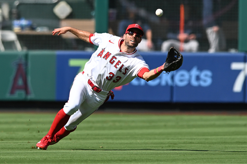 Los Angeles Angels left fielder Chris Taylor (33) makes a catch off the bat of Houston Astros batter Cam Smith during the ninth inning of a baseball game Sunday, Sept. 28, 2025, in Anaheim, Calif. (AP Photo/Wally Skalij)