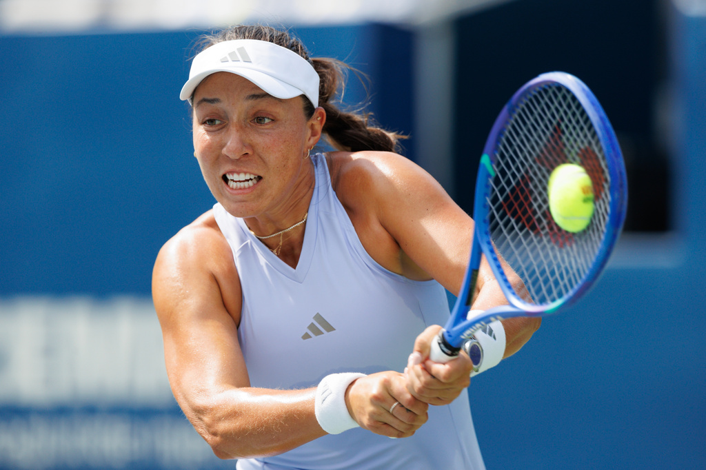 Jessica Pegula of the United States returns the ball from Diana Shnaider during the National Bank Open tennis tournament in Toronto, on Saturday, Aug. 8, 2026. (Keito Newman/The Canadian Press via AP)
