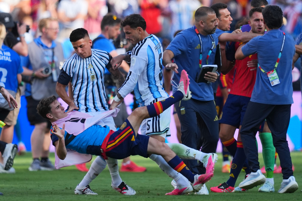 FILE - Argentina's Leandro Paredes (5) knocks down Spain's Gavi (9) as Argentina coaches, right, scuffle with Spain's Eric García (4) after the World Cup final soccer match between Spain and Argentina in East Rutherford, N.J., near New York, Sunday, July 19, 2026. (AP Photo/Julio Cortez, File)