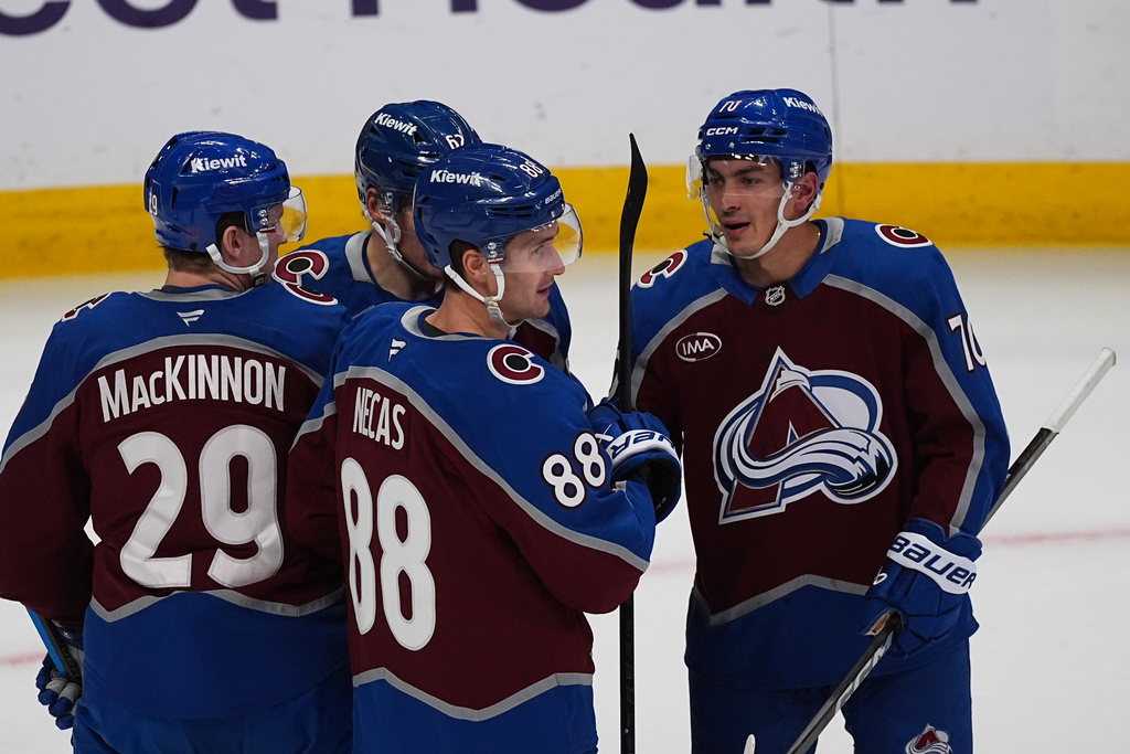 Colorado Avalanche defenseman Sam Malinski, right, is congratulated after coring a goal by Colorado Avalanche center Martin Necas, front left, center Nathan MacKinnon and left wing Artturi Lehkonen, back left, in the first period of an NHL hockey game againstt he Florida Panthers Thursday, Dec. 11, 2025, in Denver. (AP Photo/David Zalubowski)