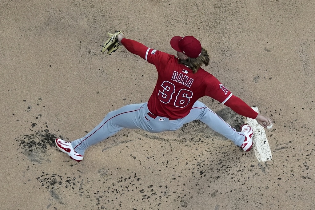 Los Angeles Angels' Caden Dana throws during the first inning of a baseball game against the Milwaukee Brewers Tuesday, Sept. 16, 2025, in Milwaukee. (AP Photo/Morry Gash)