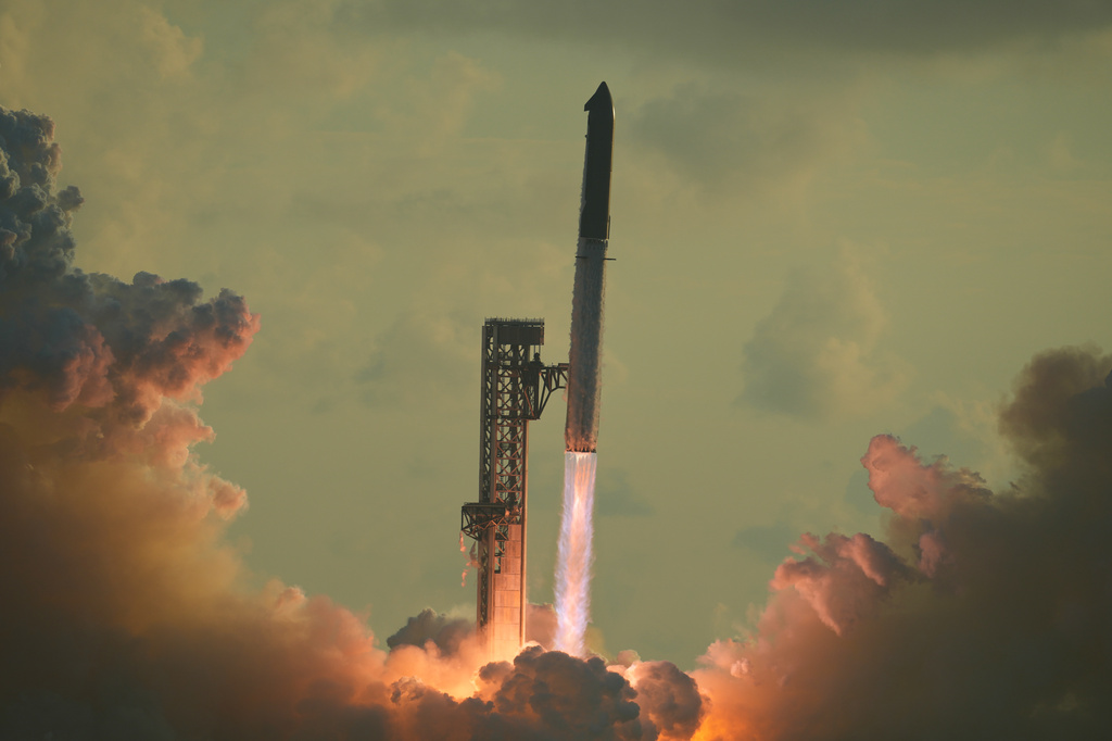 SpaceX's mega rocket Starship makes a test flight from Starbase, Texas, Monday, Sept. 28, 2026. (AP Photo/Eric Gay)