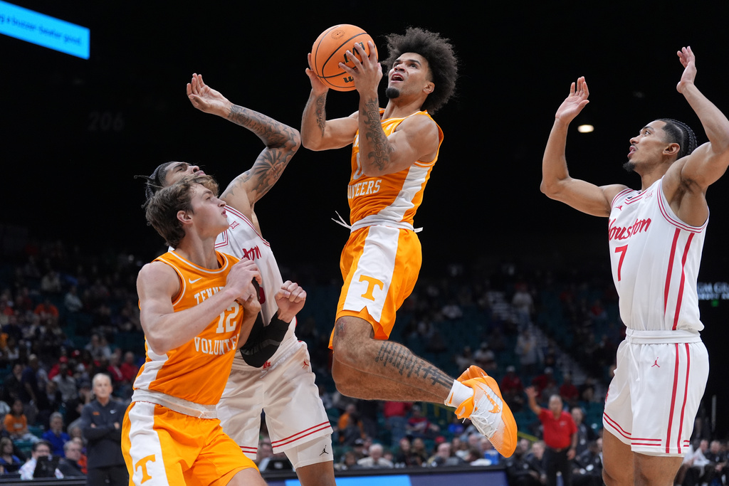 Tennessee guard Ja'Kobi Gillespie (0) drives to the basket against Houston during the second half of an NCAA college basketball game in the Players Era tournament Las Vegas, Tuesday, Nov. 25, 2025. (AP Photo/Eric Gay)