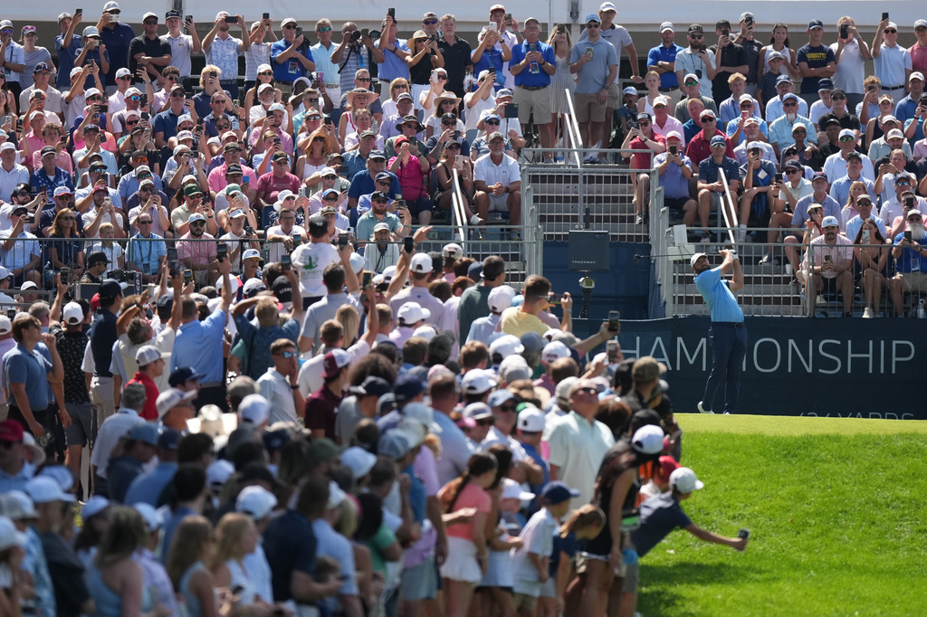 Scottie Scheffler hits from the first tee in the final round of the BMW Championship golf tournament, Sunday, Aug. 23, 2026, in St. Louis. (AP Photo/Jeff Roberson)