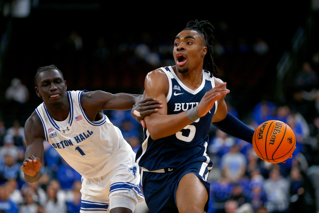 Butler forward Michael Ajayi, right, dribbles around Seton Hall guard Jacob Dar during the first half of an NCAA college basketball game Saturday, Jan. 17, 2026, in Newark. (AP Photo/John Munson)