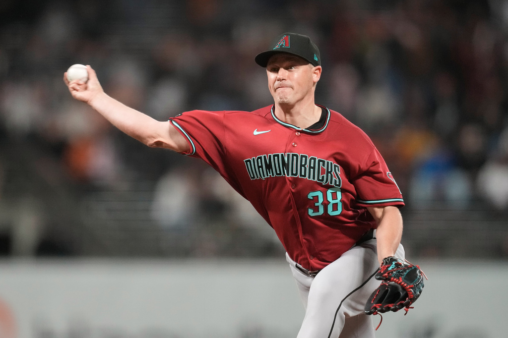 Arizona Diamondbacks pitcher Paul Sewald (38) throws against the San Francisco Giants during the ninth inning of a baseball game Tuesday, May 26, 2026, in San Francisco. (AP Photo/Jeff Chiu)