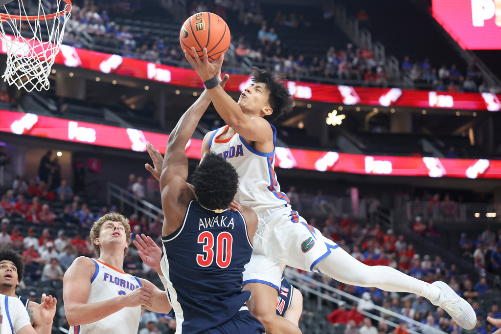Florida guard Xaivian Lee (1) shoots against Arizona forward Tobe Awaka (30) during the first half of an NCAA college basketball game, Monday, Nov. 3, 2025, in Las Vegas. (AP Photo/Ian Maule)