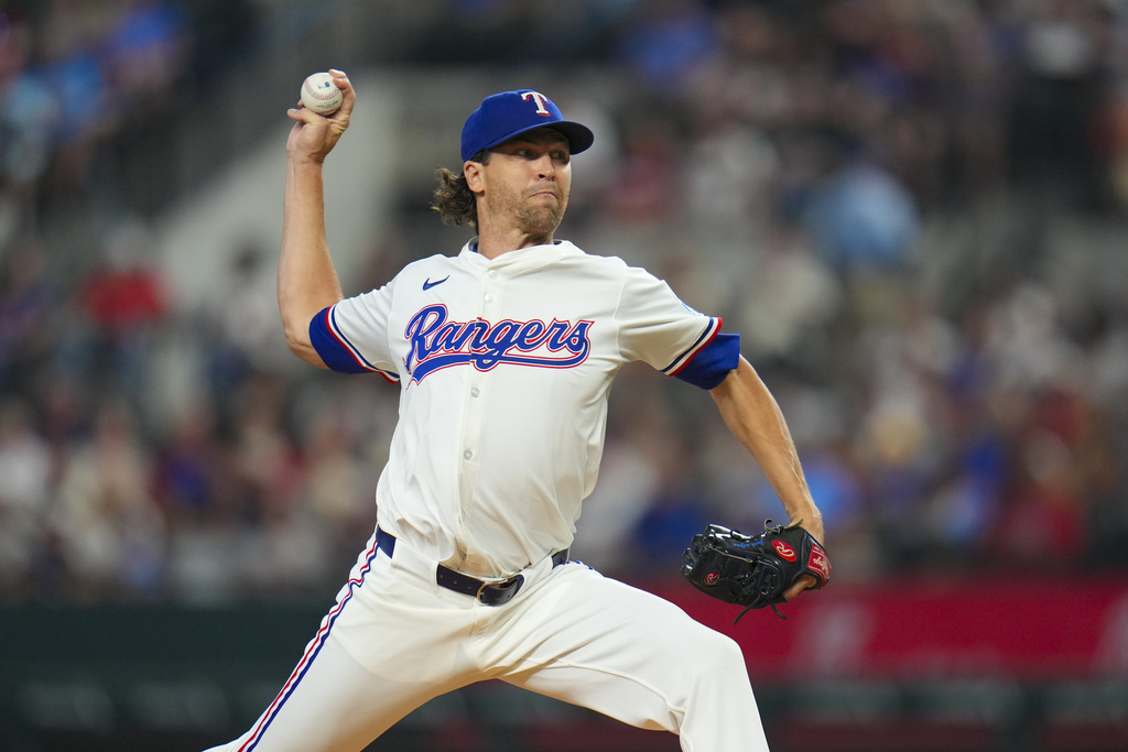 Texas Rangers starting pitcher Jacob deGrom throws to the Philadelphia Phillies during the first inning of a baseball game Saturday, Aug. 9, 2025, in Arlington, Texas. (AP Photo/Julio Cortez)