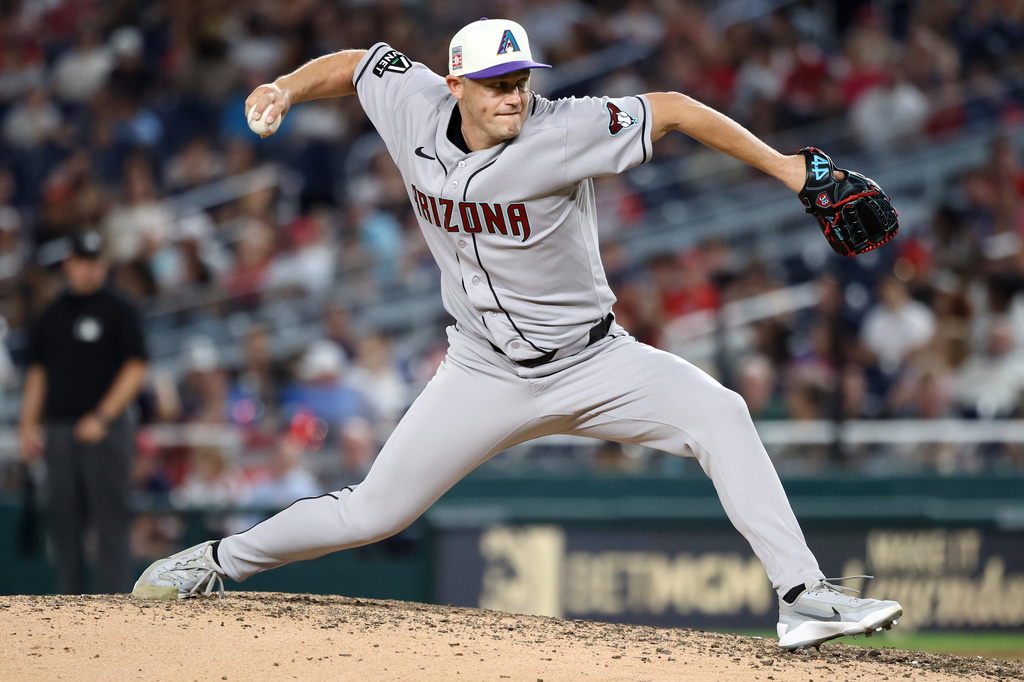Arizona Diamondbacks pitcher Paul Sewald throws during the ninth inning of a baseball game against the Washington Nationals, Friday, July 24, 2026, in Washington. (AP Photo/Daniel Kucin Jr.)