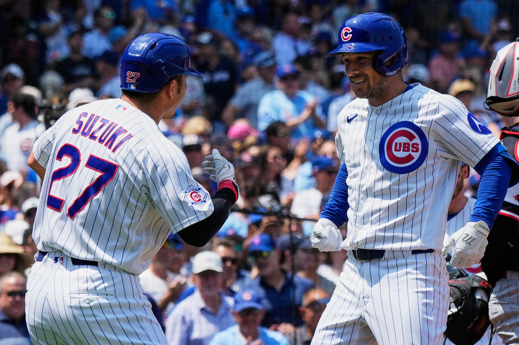Chicago Cubs' Alex Bregman, right, celebrates with Seiya Suzuki (27), of Japan, after hitting a two-run home run during the first inning of a baseball game against the Minnesota Twins in Chicago, Sunday, July 19, 2026. (AP Photo/Nam Y. Huh)