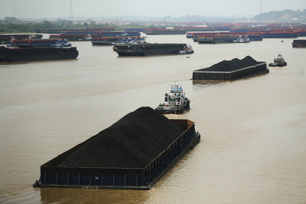 Tug boats pull barges loaded with coal on Mahakam River in Samarinda, East Kalimantan, Indonesia, on Aug. 19, 2026. (AP Photo/Ahmad Mulia Panjaitan)