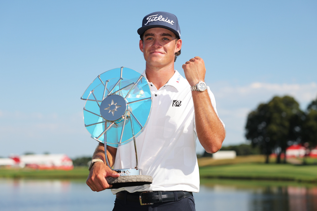 Jackson Koivun holds his trophy after winning the 3M Open golf tournament at the Tournament Players Club Sunday, July 26, 2026, in Blaine, Minn. (AP Photo/Bailey Hillesheim)