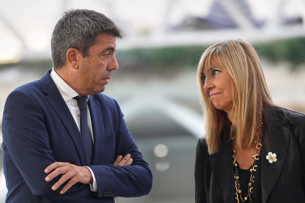 Valencia's regional president, Carlos Mazón, speaks with the head of the judiciary, Isabel Perelló, during a memorial ceremony for flood victims one year after the disaster that killed more than 230 people, in Valencia, Spain, Wednesday, Oct. 29, 2025. (AP Photo/Alberto Saiz)