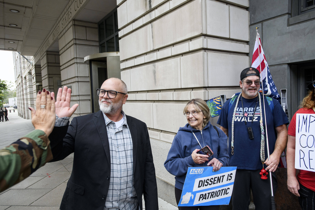 Jan Carey, left, a North Carolina veteran who burned a flag near the White House last month, talks with his supporters following his arraignment at the E. Barrett Prettyman Federal Courthouse, Wednesday, Sept. 17, 2025, in Washington. (AP Photo/Rod Lamkey, Jr.)