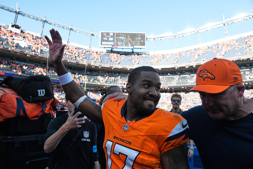 Denver Broncos wide receiver Jaylen Waddle, center, waves to fans as he leaves the field after an NFL football game against the Jacksonville Jaguars, Sunday, Sept. 20, 2026, in Denver. (AP Photo/Eric Lutzens)