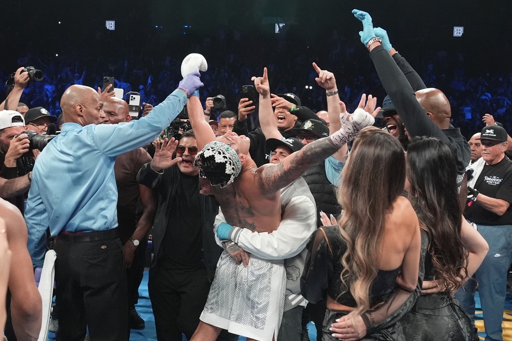 Promoter stands by Ryan Garcia after a report he tested positive for a banned substance - Vimarsana News