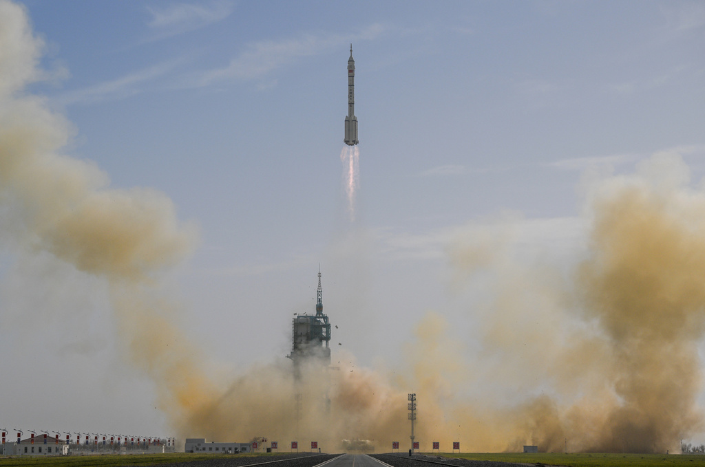 In this photo provided by China's Xinhua News Agency, the Shenzhou-22 spaceship, atop a Long March-2F Y22 rocket, blasts off from the Jiuquan Satellite Launch Center in Jiuquan, northwestern China, Tuesday, Nov. 25, 2025. (Lian Zhen/Xinhua via AP)