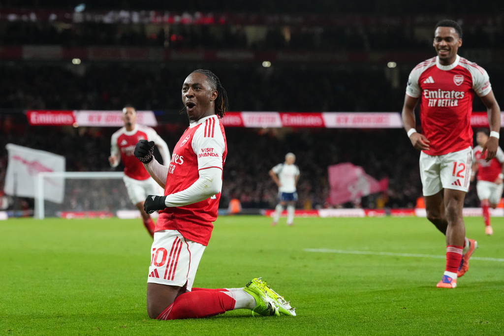 Arsenal's Eberechi Eze celebrates after scoring during a Premier League soccer match between Arsenal and Tottenham in London, Sunday, Nov. 23, 2025. (AP Photo/Frank Augstein)