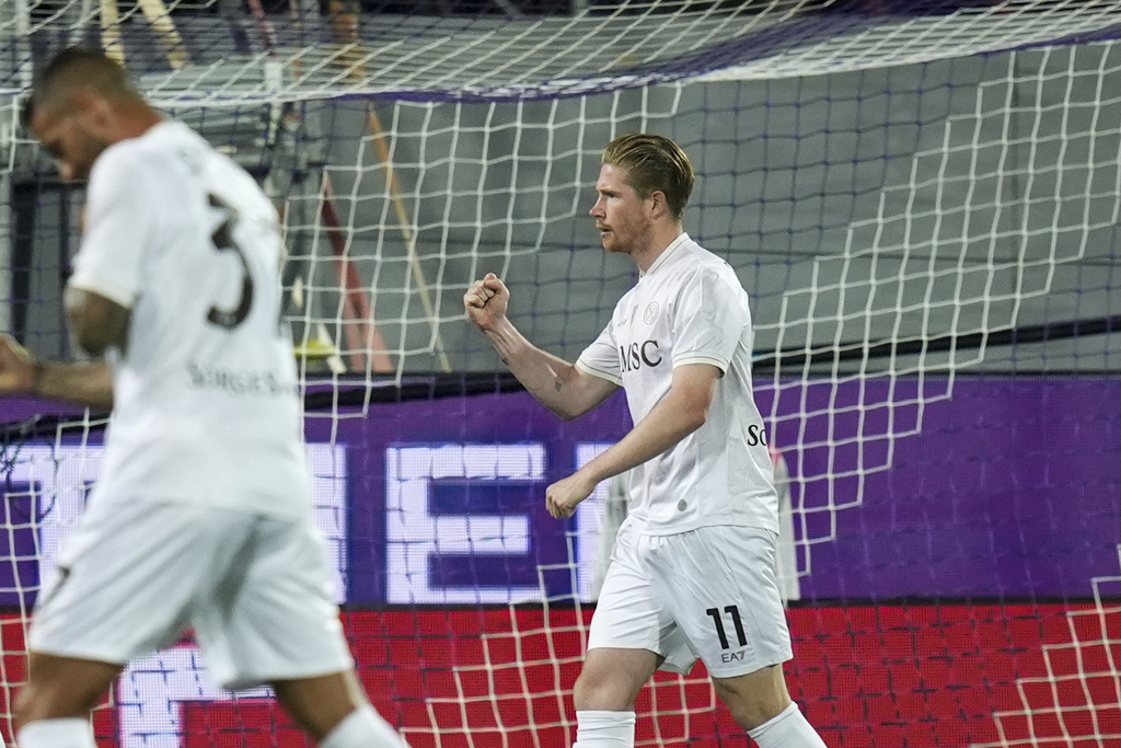 Napoli's Kevin De Bruyne celebrates after scoring during the Serie A soccer match between Fiorentina and Napoli at the Artemio Franchi Stadium in Florence, Italy, Saturday, Sept. 13, 2025. (Massimo Paolone/LaPresse via AP)