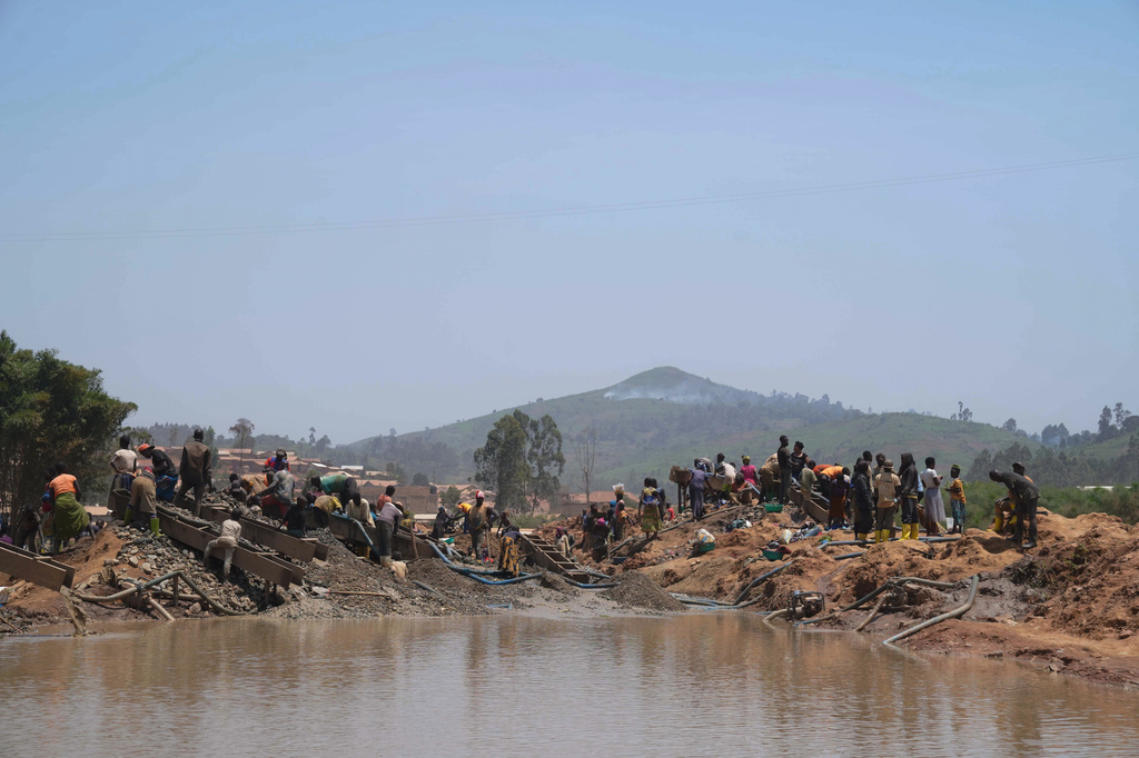 People search for gold at a mining site in Iga-Barrière, Ituri province, eastern Congo, Friday, Aug. 14, 2026. (AP Photo/Dieudonne Dirole)