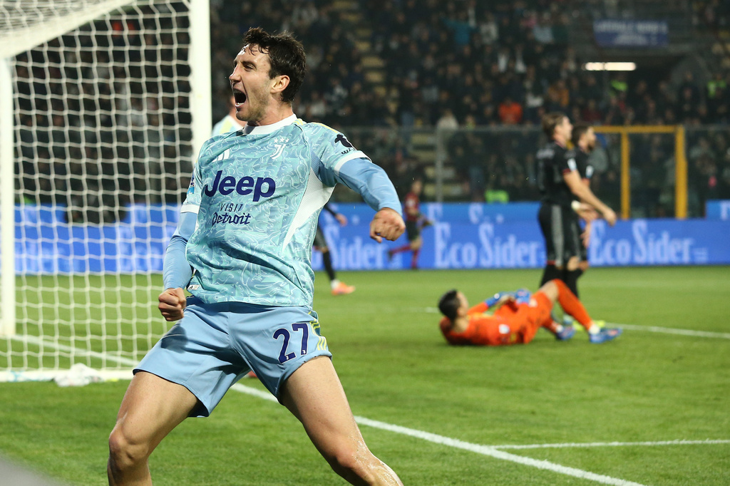 Juventus' Andrea Cambiaso celebrates scoring their second goal during the Serie A soccer match between Cremonese and Juventus, Saturday, Nov. 1, 2025, in Cremona, Italy. (Alberto Marianii/LaPresse via AP)