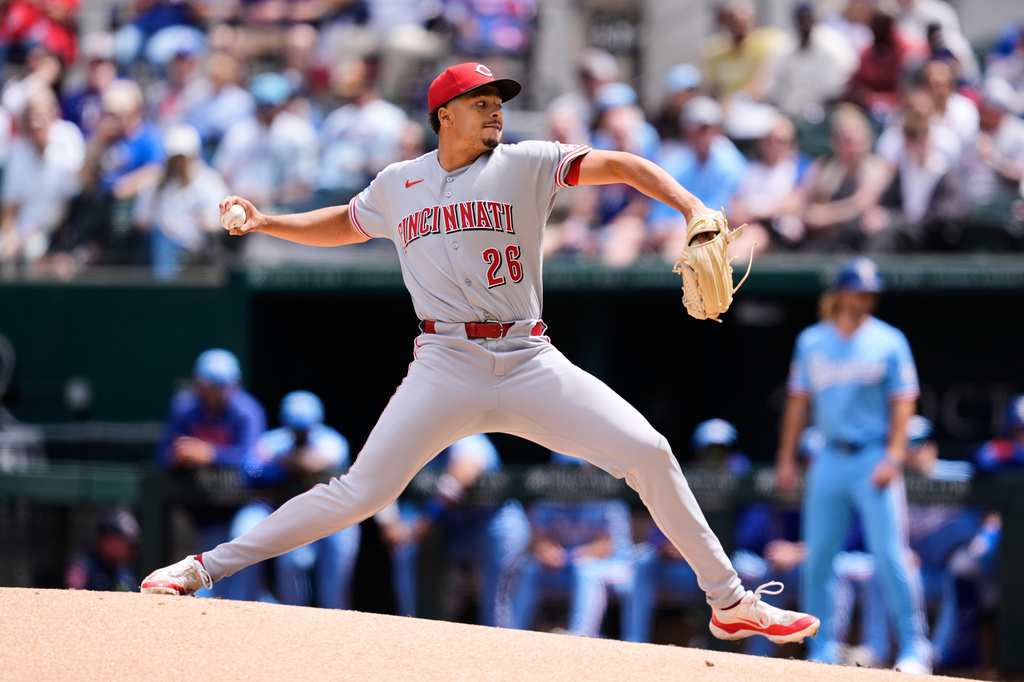 Cincinnati Reds pitcher Chase Burns throws to the Texas Rangers in the first inning of a baseball game Sunday, April 5, 2026, in Arlington, Texas. (AP Photo/Tony Gutierrez)