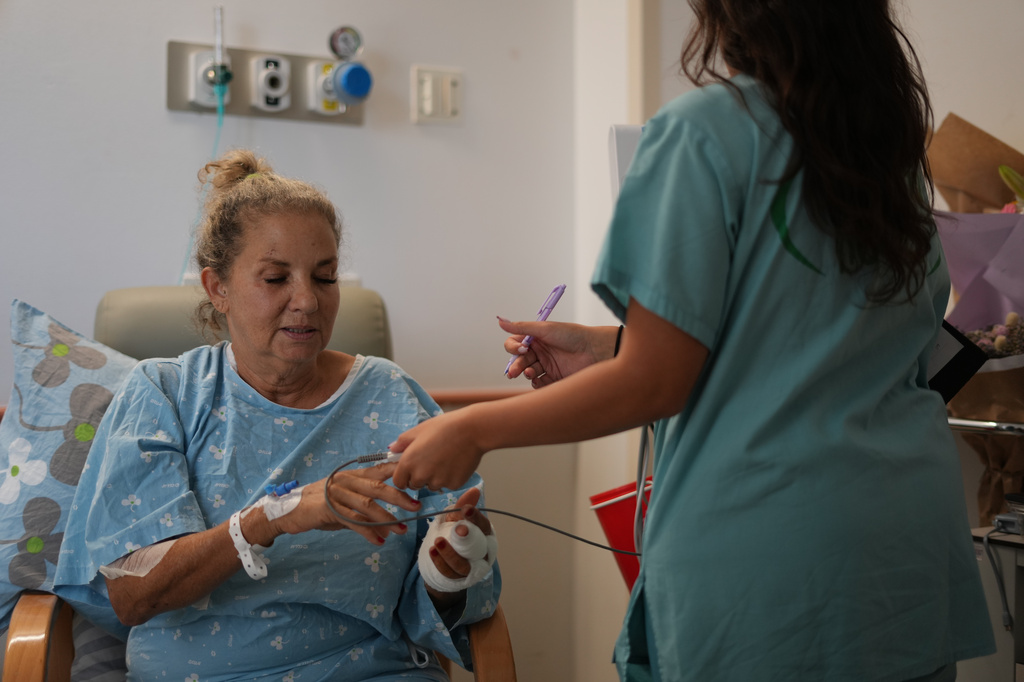 Washington Post photojournalist Heidi Levine receives treatment at Beilinson Hospital in Petah Tikva, Israel, Sunday, Oct. 18, 2026, after being injured in an attack by Israeli settlers while covering clashes that erupted during the Palestinian olive harvest in the West Bank village of Abu Falah on Friday. (AP Photo/Ariel Schalit)