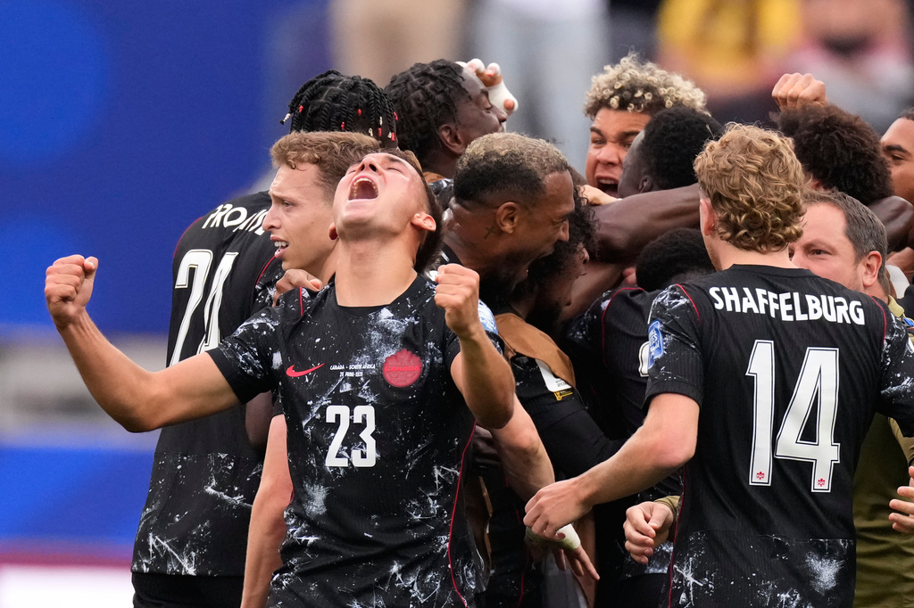 Players of Canada celebrate after Stephen Eustaquio scored the opening goal during a World Cup round of 32 soccer match between South Africa and Canada in Inglewood, Calif., near Los Angeles, Sunday, June 28, 2026. (AP Photo/Mark J. Terrill)