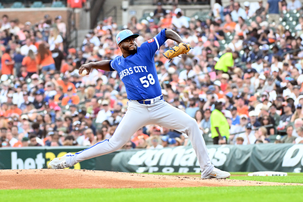 Kansas City Royals starting pitcher Luinder Avila throws during the first inning of a baseball game against the Detroit Tigers, Sunday, July 26, 2026, in Detroit. (AP Photo/Jose Juarez)