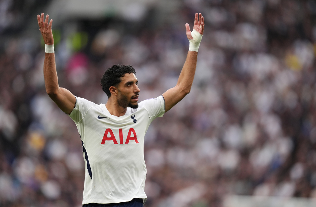 Tottenham Hotspur's Omar Marmoush rallies the crowd during the British Premier League soccer match between Newcastle United and Tottenham Hotspur, in London, Saturday Aug. 29, 2026. (John Walton/PA via AP)
