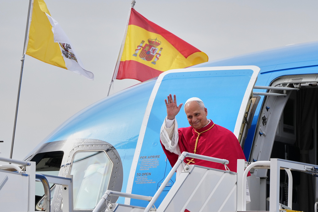 Pope Leo XIV arrives at Madrid's Adolfo Suarez International Airport, Saturday, June 6, 2026, as he starts a seven-day apostolic journey to mainland Spain and the Canary Islands. (AP Photo/Alessandra Tarantino)