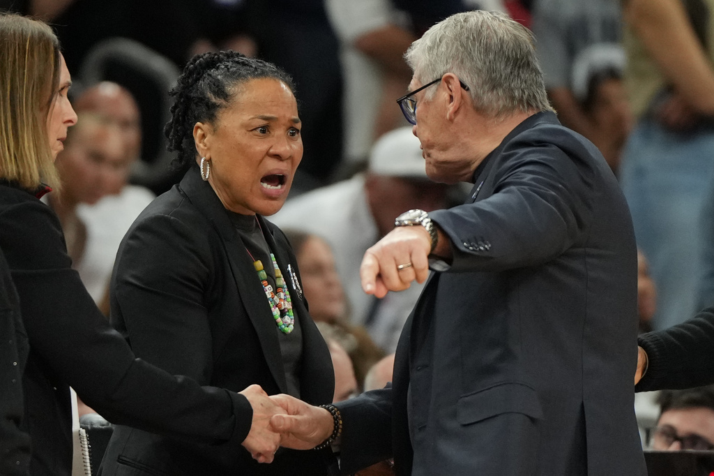 South Carolina head coach Dawn Staley, left, and UConn head coach Geno Auriemma argue after a woman's NCAA college basketball tournament semifinal game at the Final Four, Friday, April 3, 2026, in Phoenix. (AP Photo/Rick Scuteri)