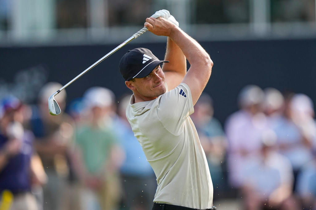 Ludvig Åberg, of Sweden, hits from the 17th tee during the third round of the PGA Championship golf tournament at Aronimink Golf Club, Saturday, May 16, 2026, in Newtown Square, PA. (AP Photo/Matt Slocum)