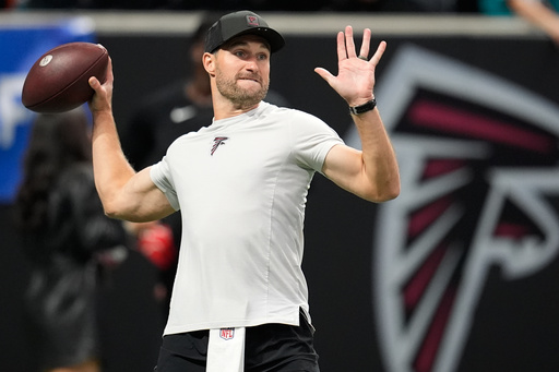 Atlanta Falcons quarterback Kirk Cousins warms up before an NFL football game against the Miami Dolphins, Sunday, Oct. 26, 2025, in Atlanta. (AP Photo/Mike Stewart) Atlanta Falcons quarterback Kirk Cousins warms up before an NFL football game against the Miami Dolphins, Sunday, Oct. 26, 2025, in Atlanta. (AP Photo/Mike Stewart)