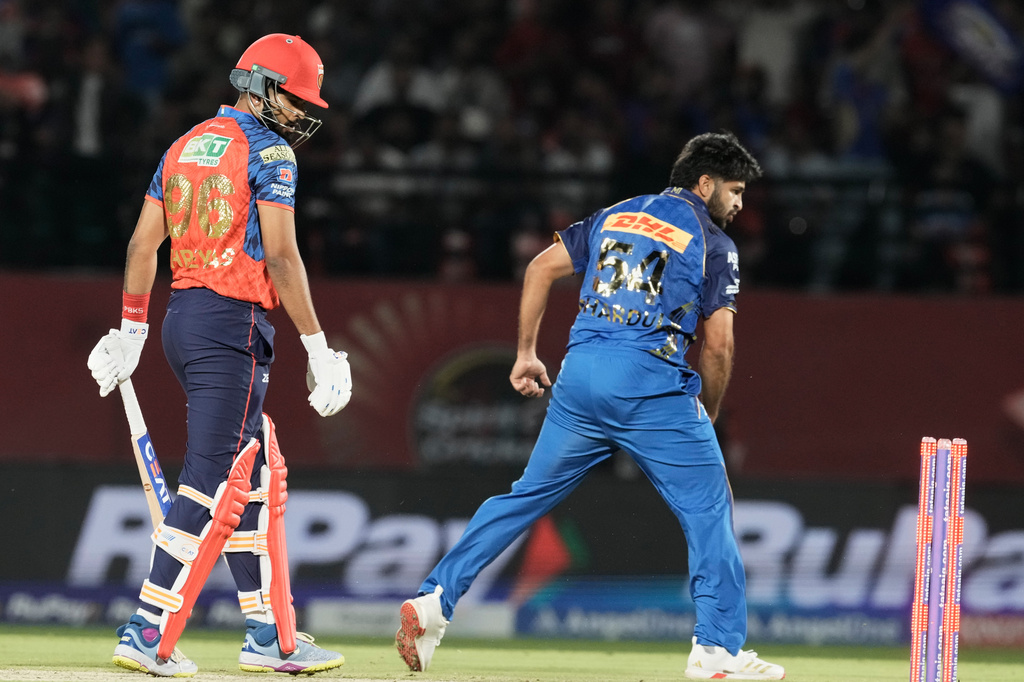 Mumbai Indians' Shardul Thakur, right, celebrates the dismissal of Punjab Kings' captain Shreyas Iyer, left, during the Indian Premier League cricket match between Punjab Kings and Mumbai Indians in Dharamshala, India, Thursday, May 14, 2026. (AP Photo/Ashwini Bhatia)