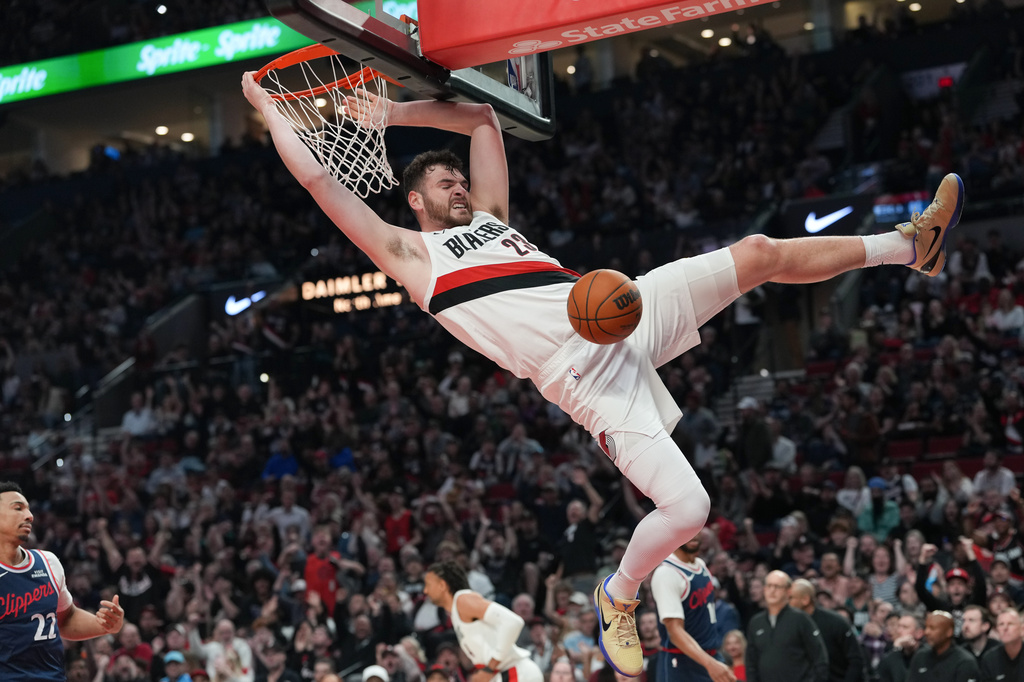 Portland Trail Blazers center Donovan Clingan dunks during the first half of an NBA basketball game against the Los Angeles Clippers, Friday, April 10, 2026, in Portland, Ore. (AP Photo/Jenny Kane)