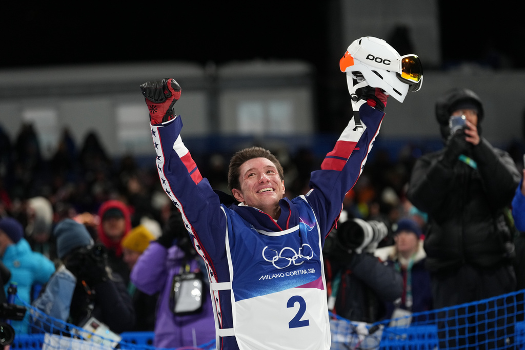 Gold medalist United States' Alex Ferreira celebrates his win in the men's freestyle skiing halfpipe finals at the 2026 Winter Olympics, in Livigno, Italy, Friday, Feb. 20, 2026. (AP Photo/Lindsey Wasson)