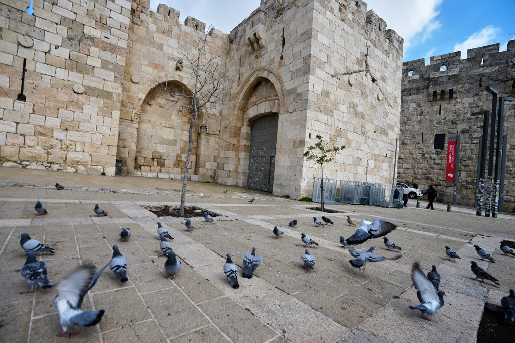 A locked Jaffa Gate in Jerusalem's Old City stands closed to visitors amid the war with Iran, Friday, March 27, 2026. (AP Photo/Mahmoud Illean)