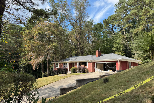 A house in Atlanta where escaped Louisiana inmate Derrick Groves was taken into custody is seen Wednesday, Oct. 8, 2025. (AP Photo/Charlotte Kramon) A house in Atlanta where escaped Louisiana inmate Derrick Groves was taken into custody is seen Wednesday, Oct. 8, 2025. (AP Photo/Charlotte Kramon)